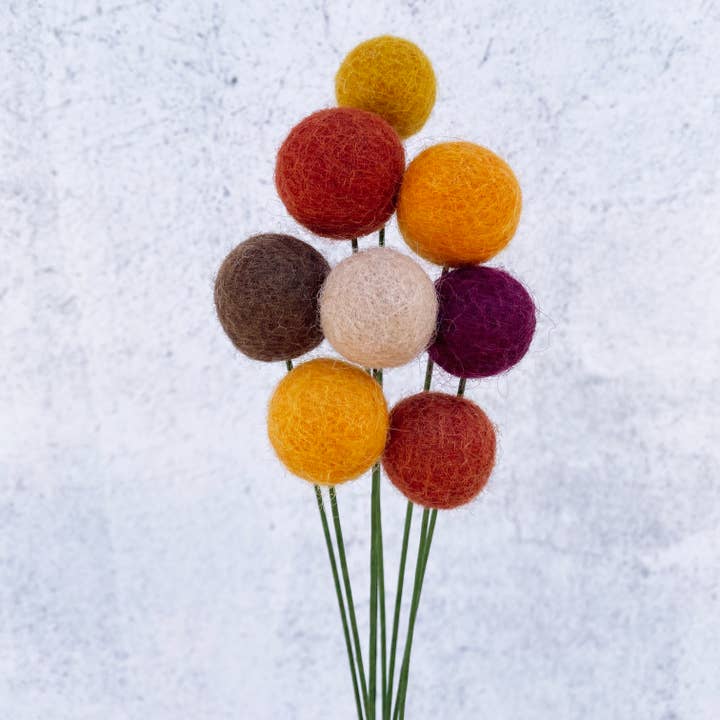 Blumenstrauß mit Blumenkugeln aus Filz, Kürbisgewürz, 8 Stück für den Großhandel von Oakwind Hollow