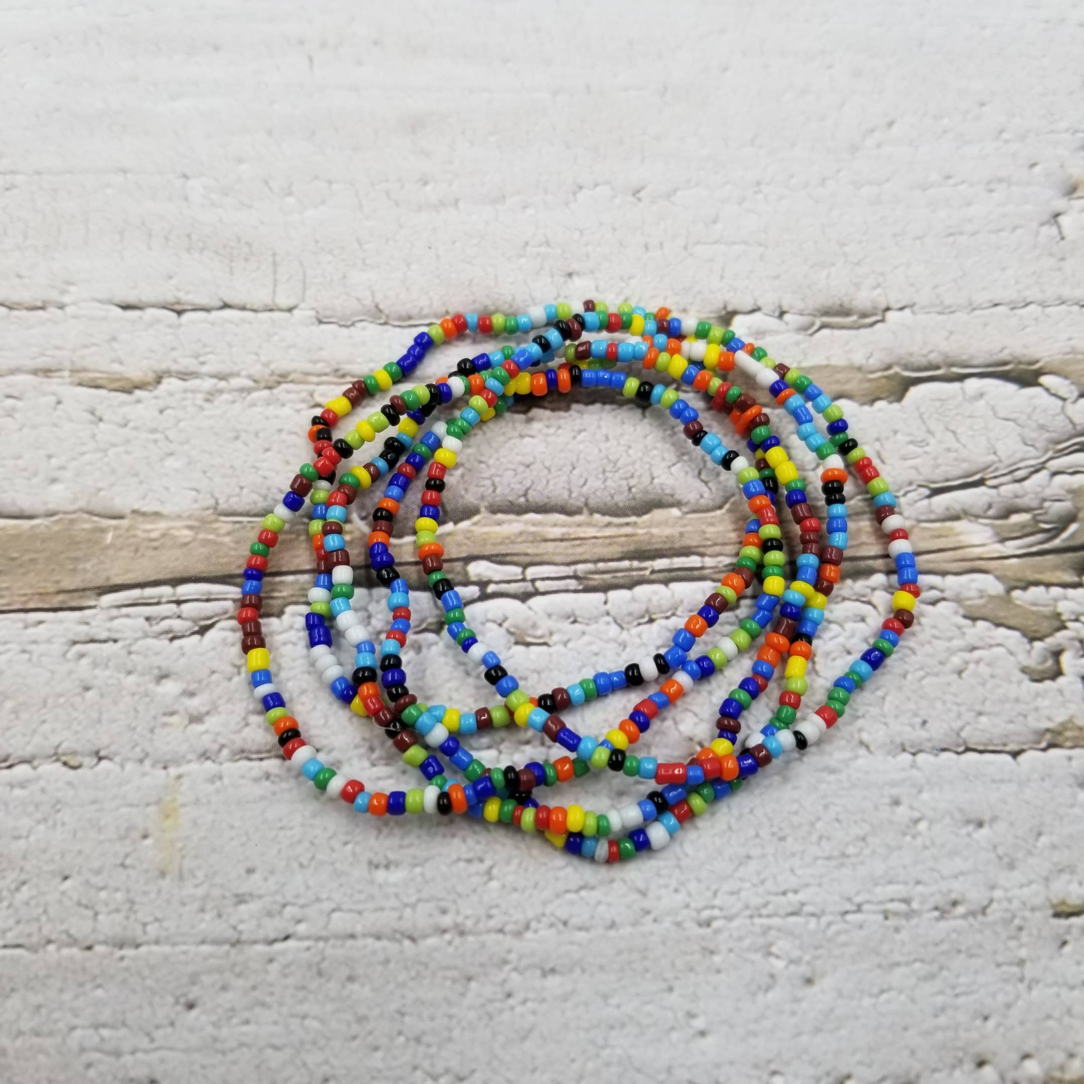 Treasure Wholesale - Venta al por mayor Juegos de joyas - Juego de 30 pulseras con forma de semillas coloridas de Boho Vacation2