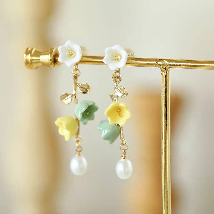 Boucles d'oreilles en porcelaine faites main Muguet et perle et autres tendances Résultats pour achat muguet en vente B2B. Retours gratuits et paiement à 60 jours sur Faire sur Faire.