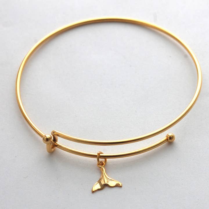 Semaki & Bird - Wholesale Charm/Dangle Bracelet - Whale Tail Charm Bracelet - gold
