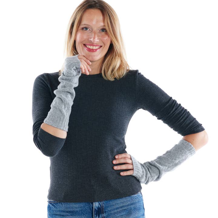 China Grey Cashmere Thick Wool Mittens for wholesale by FIL DE JOUR