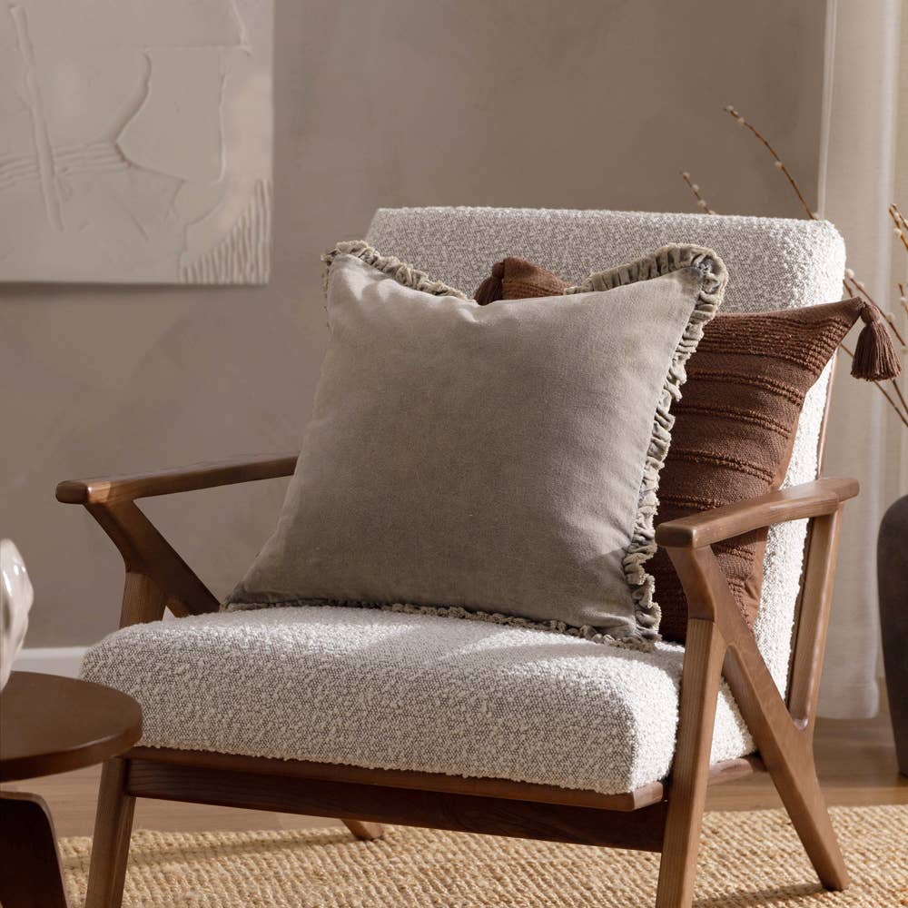 Taupe Bertie Kissen aus gewaschenem Baumwollsamt Taupe für den Großhandel auf Faire5