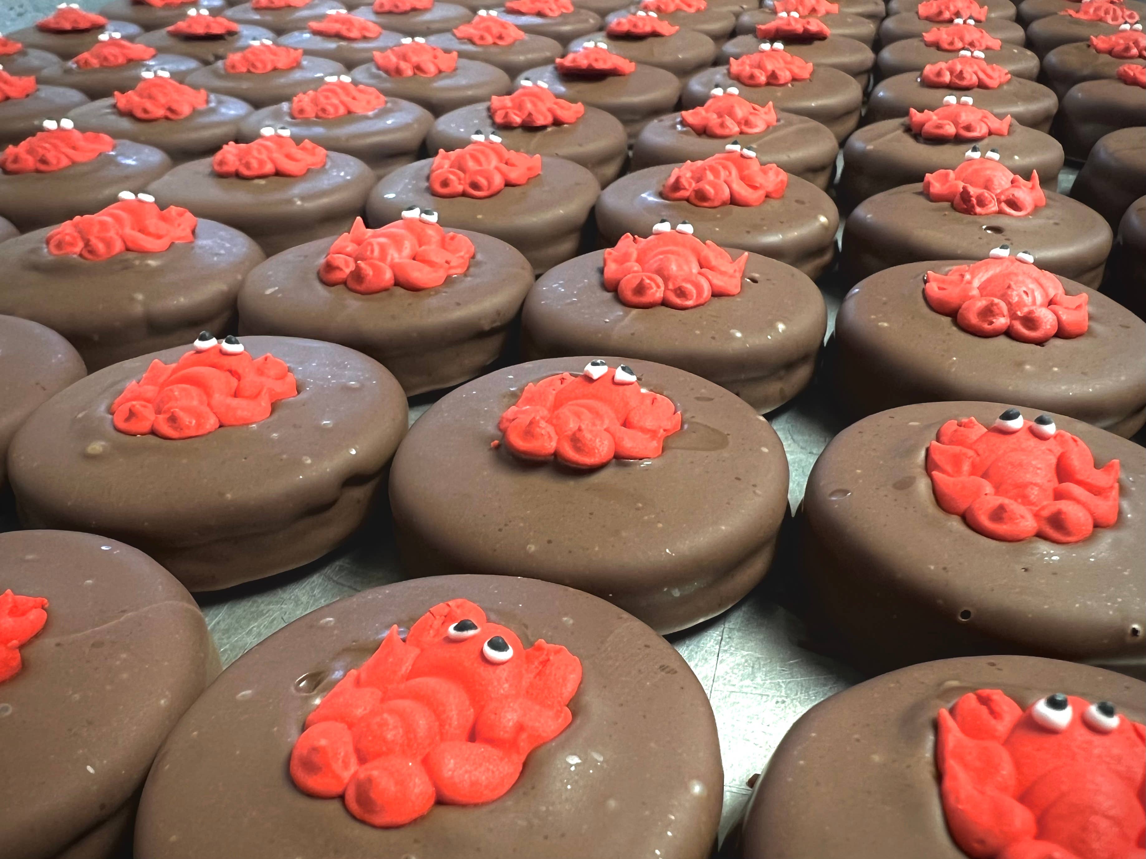 O'Shea's Candies Sweet Shop - Wholesale Chocolate Covered Sweets - O’Lobsters w/ Mini Eyes 🦞 O’Oreo w/Milk Chocolate 3 Pack1