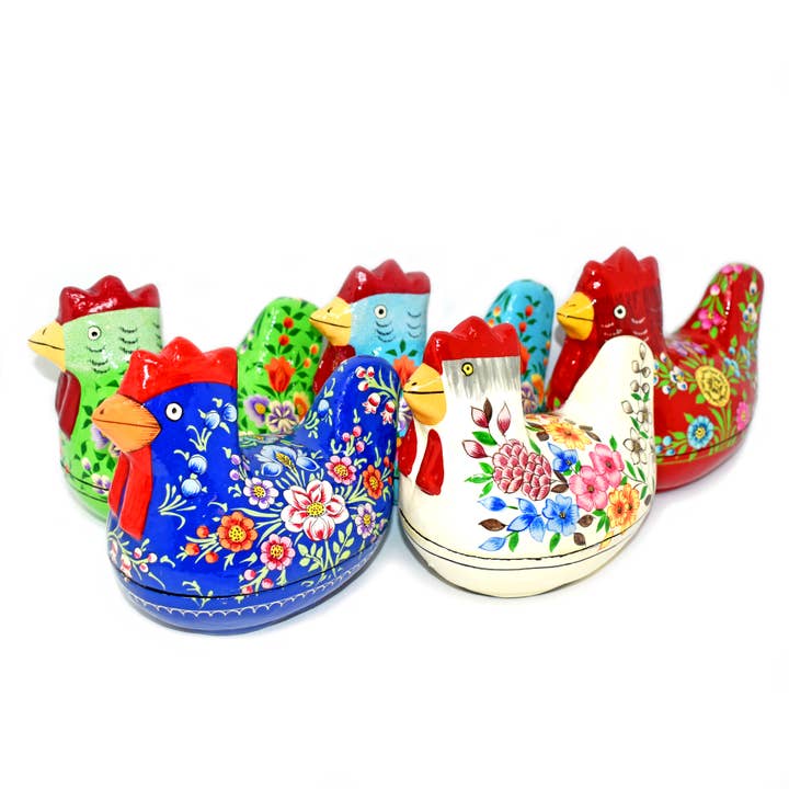 Boîte en papier mâché peinte à la main avec motifs floraux de poule de Pâques pour la vente par Fair to Trade Ltd