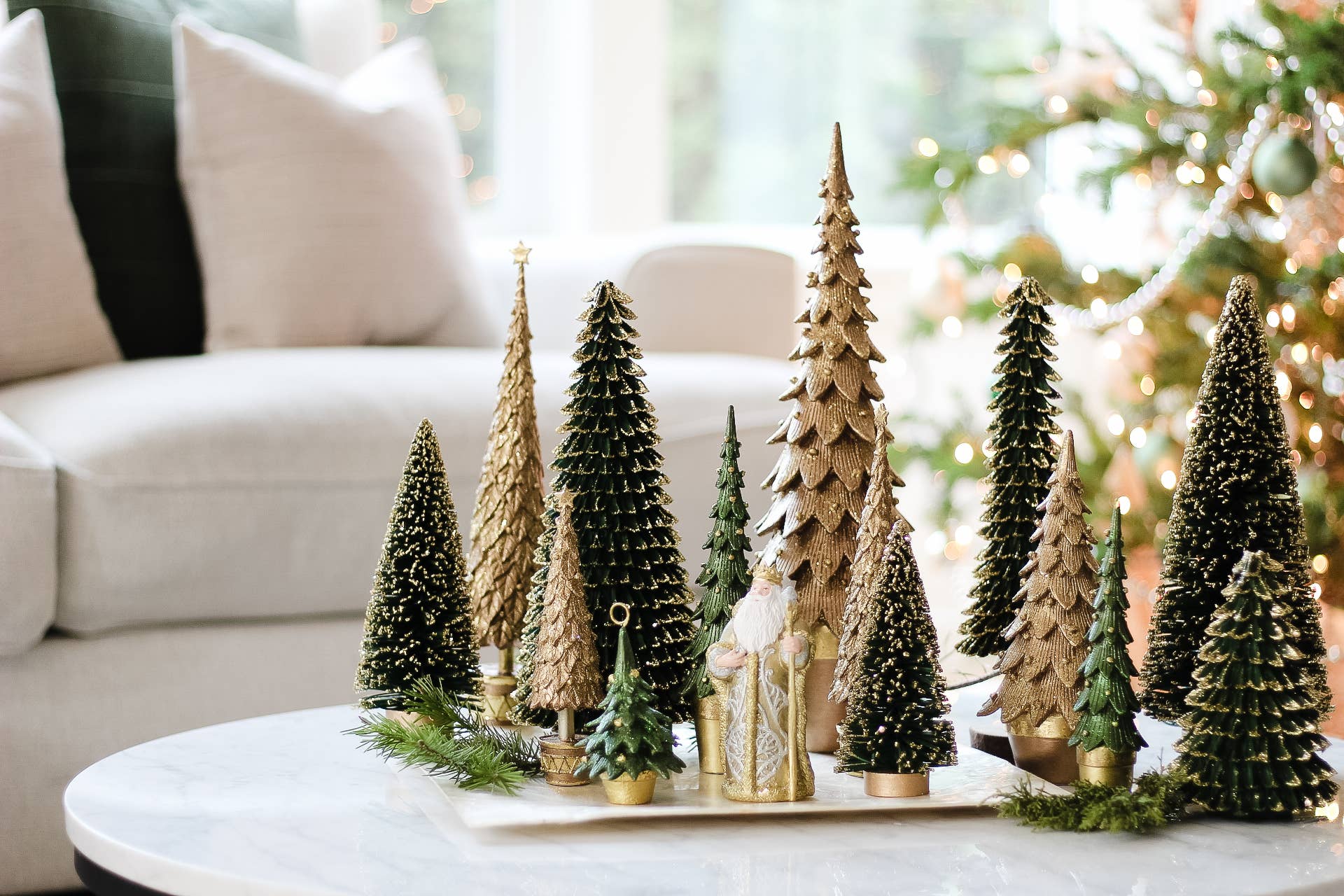 Dekorasyon Gifts  Decor - Wholesale Christmas Decoration - Neo Holly Topiary Tree w/Star (Antique Gold)1