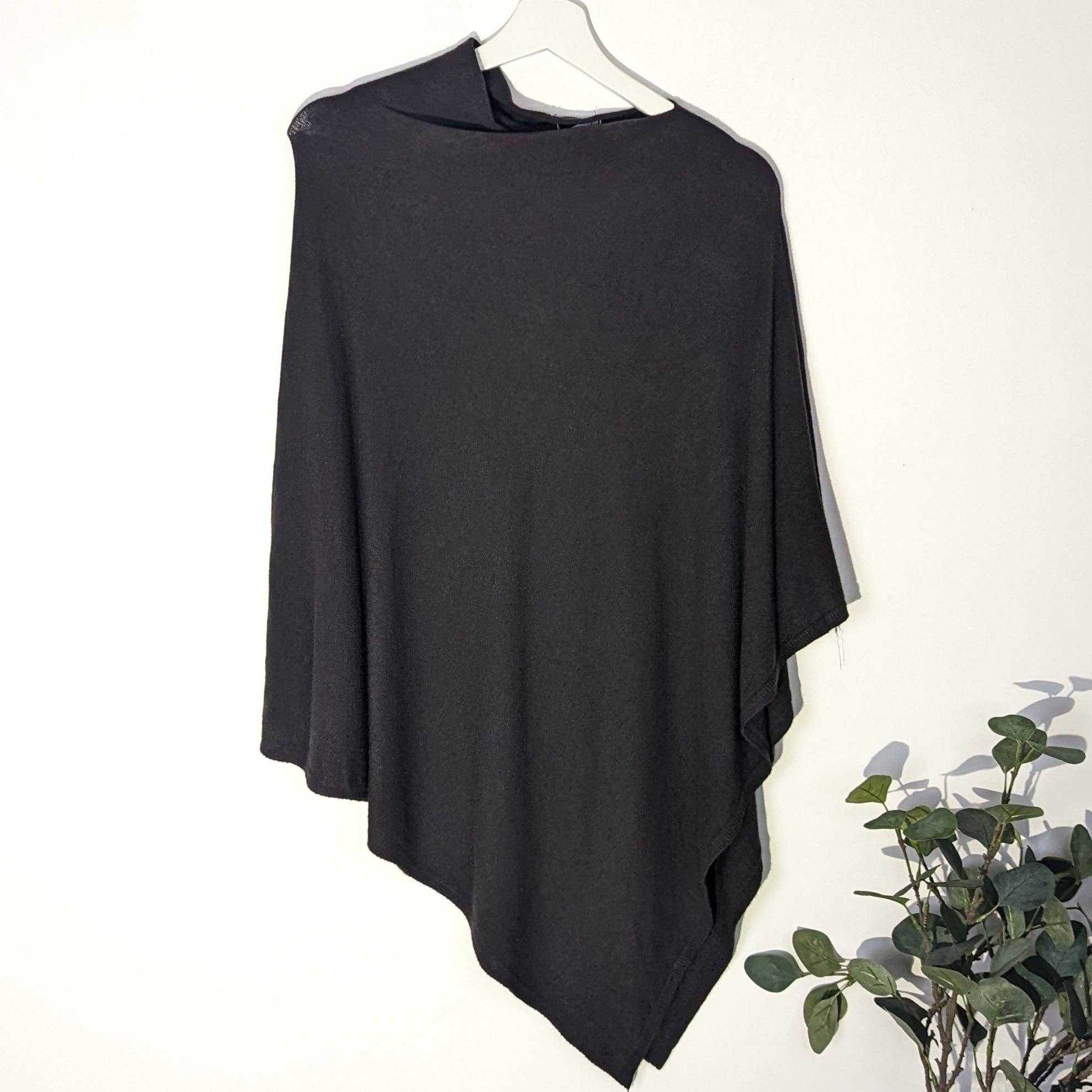 Tempest Designs – wholesale Poncho – Women's – Plain classic fine knit poncho (S-L)1