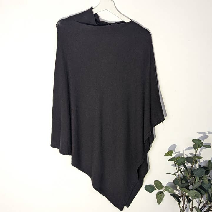 Tempest Designs – wholesale Poncho – Women's – Plain classic fine knit poncho (S-L)1