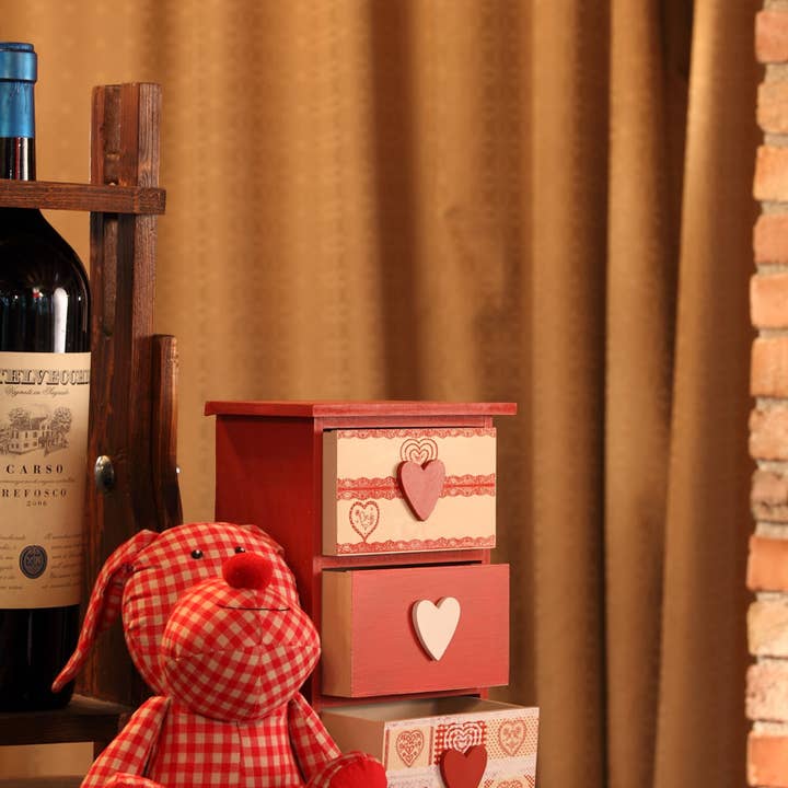 Dog sitting in squares, burgundy color for wholesale by B&P Italia