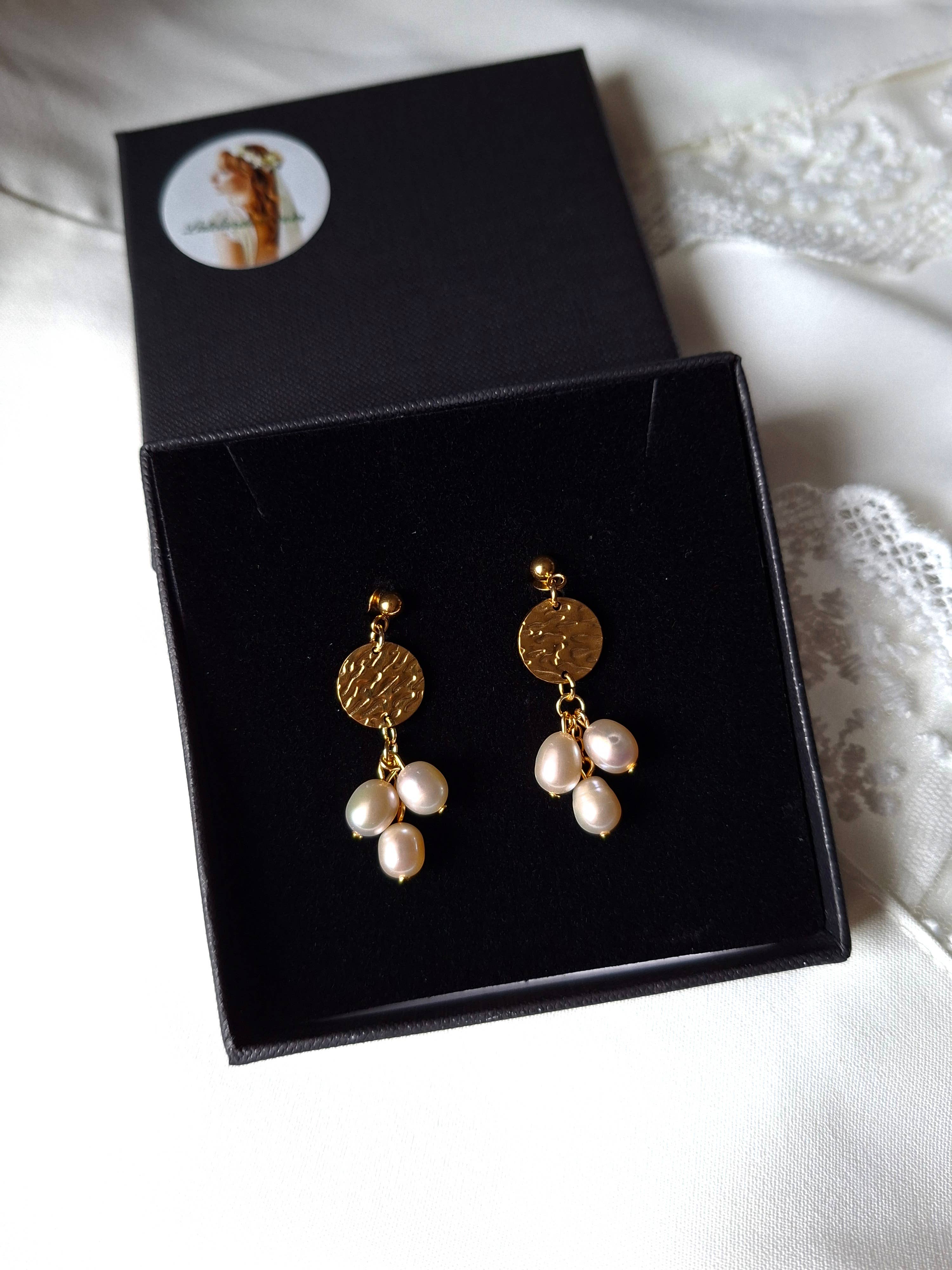L'atelier du 6 - Wholesale Dangle Earrings - Triple cultured pearl drop earrings 7mm cream - silver or gold.1