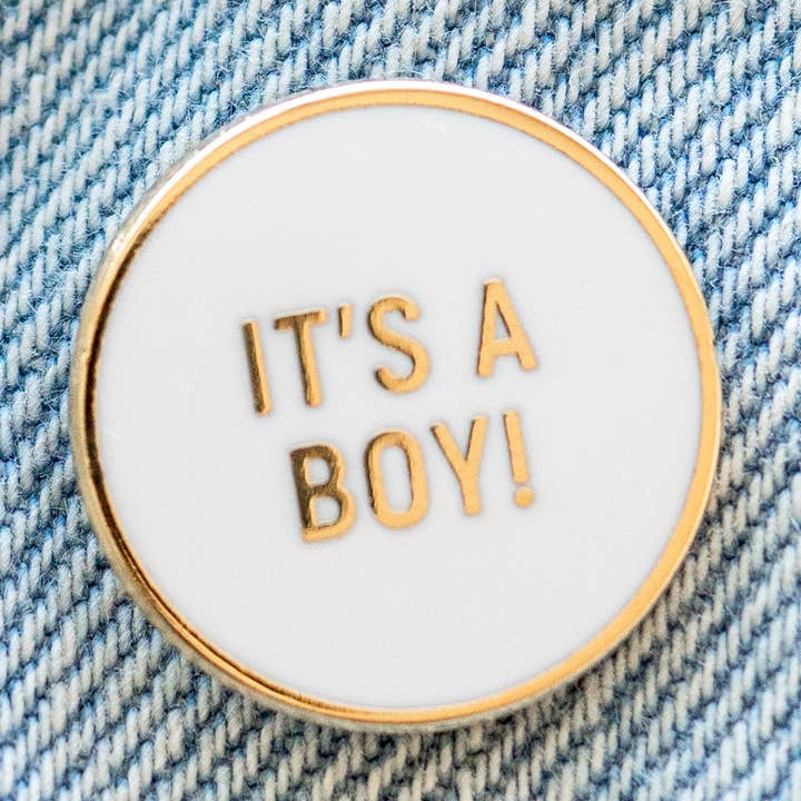 C'est une épingle de garçon pour la vente par Everyday Olive