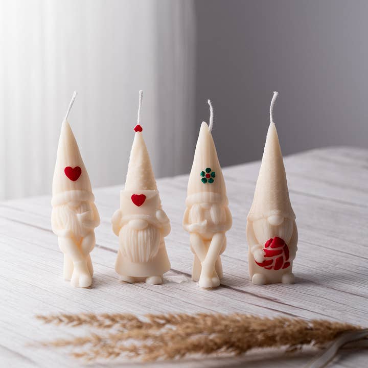 Allure CA - Wholesale Novelty Candle - Mini Mini Cute Santa Candle Set of 4! Faceless Dwarf !