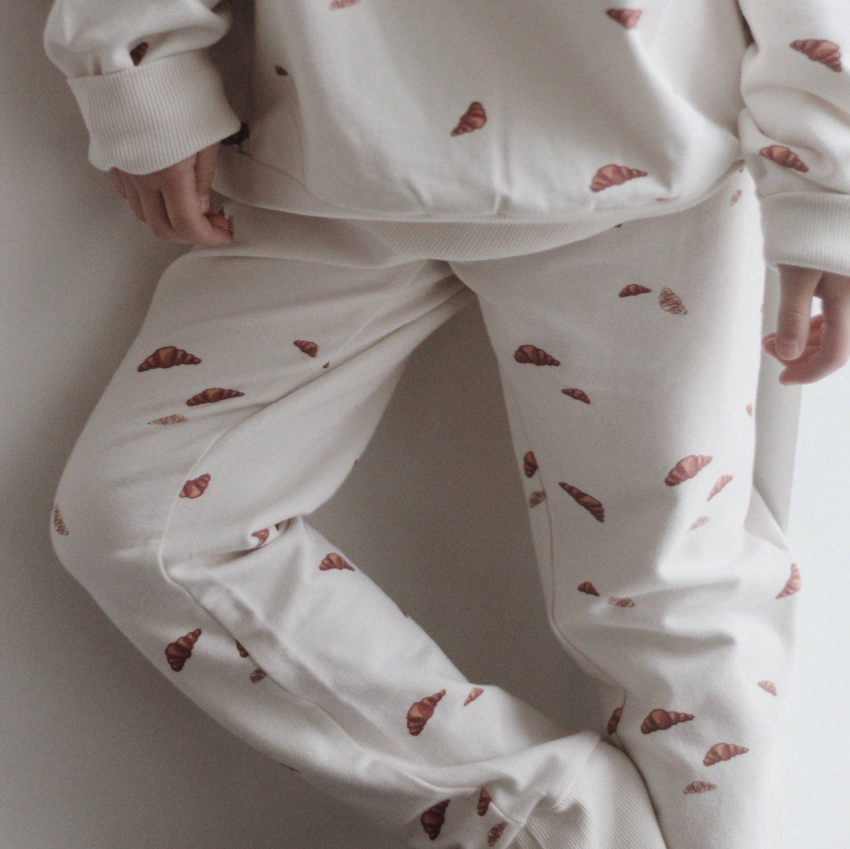 VACVAC studio - Wholesale Top & Pant Set - Kids - PETRI set - Croissant mini print4