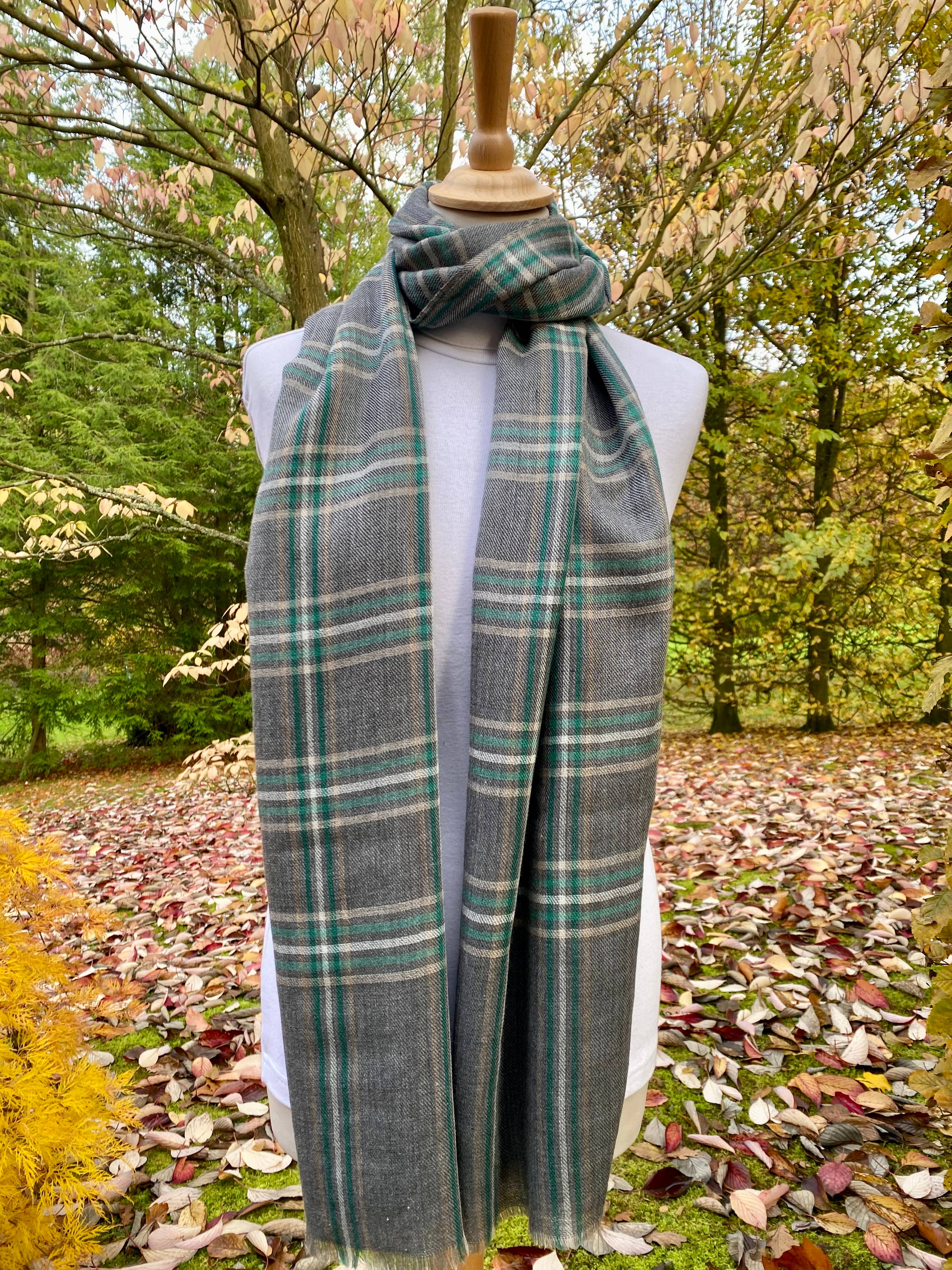 DIWALI PARIS - Vendita all'ingrosso Sciarpa - Donna - FOULARD YORK - GRIGIO VERDE - 80% LANA / 20% SETA1