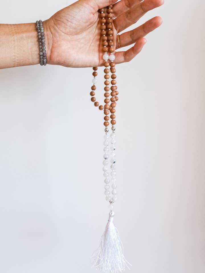 MALA DE PIERRES DE LUNE ET DE SANTAL pour la vente par Calma Santa