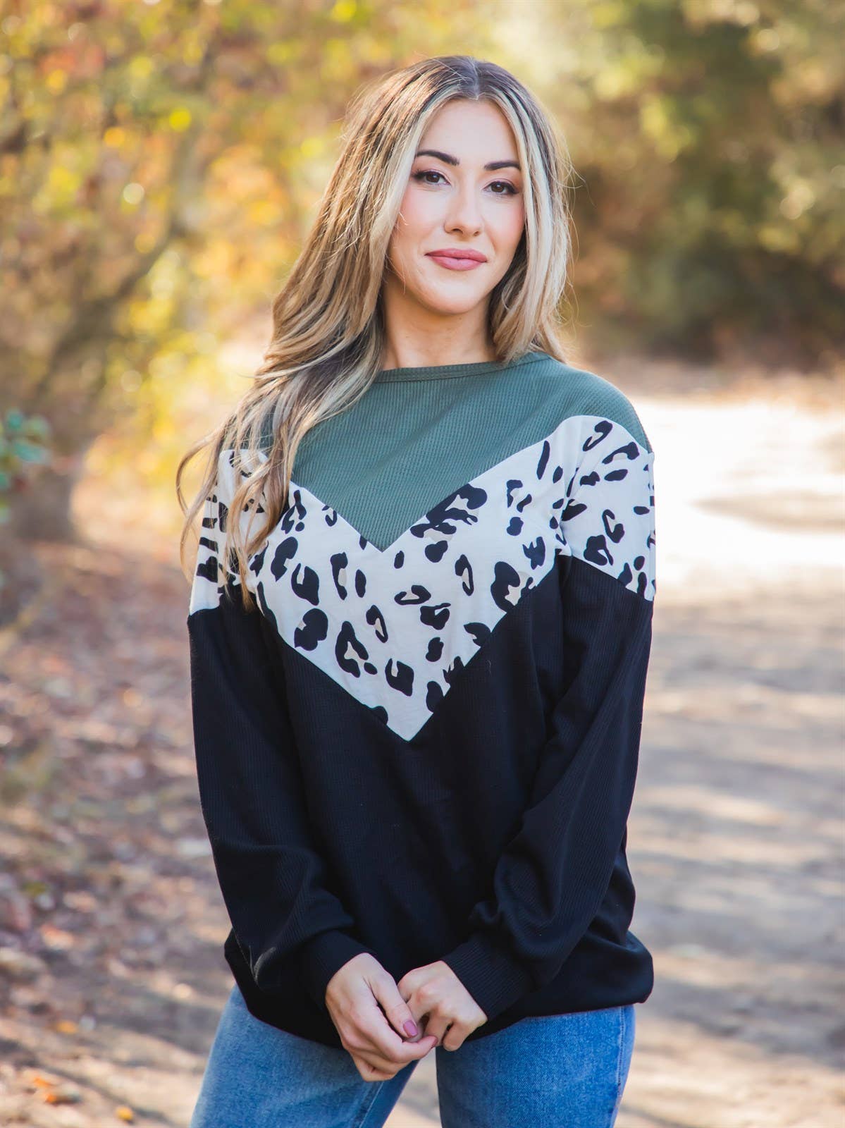 Tickled Teal - Vendita all'ingrosso Felpa - Donna - Top ovale con stampa animalier con dettaglio a V5