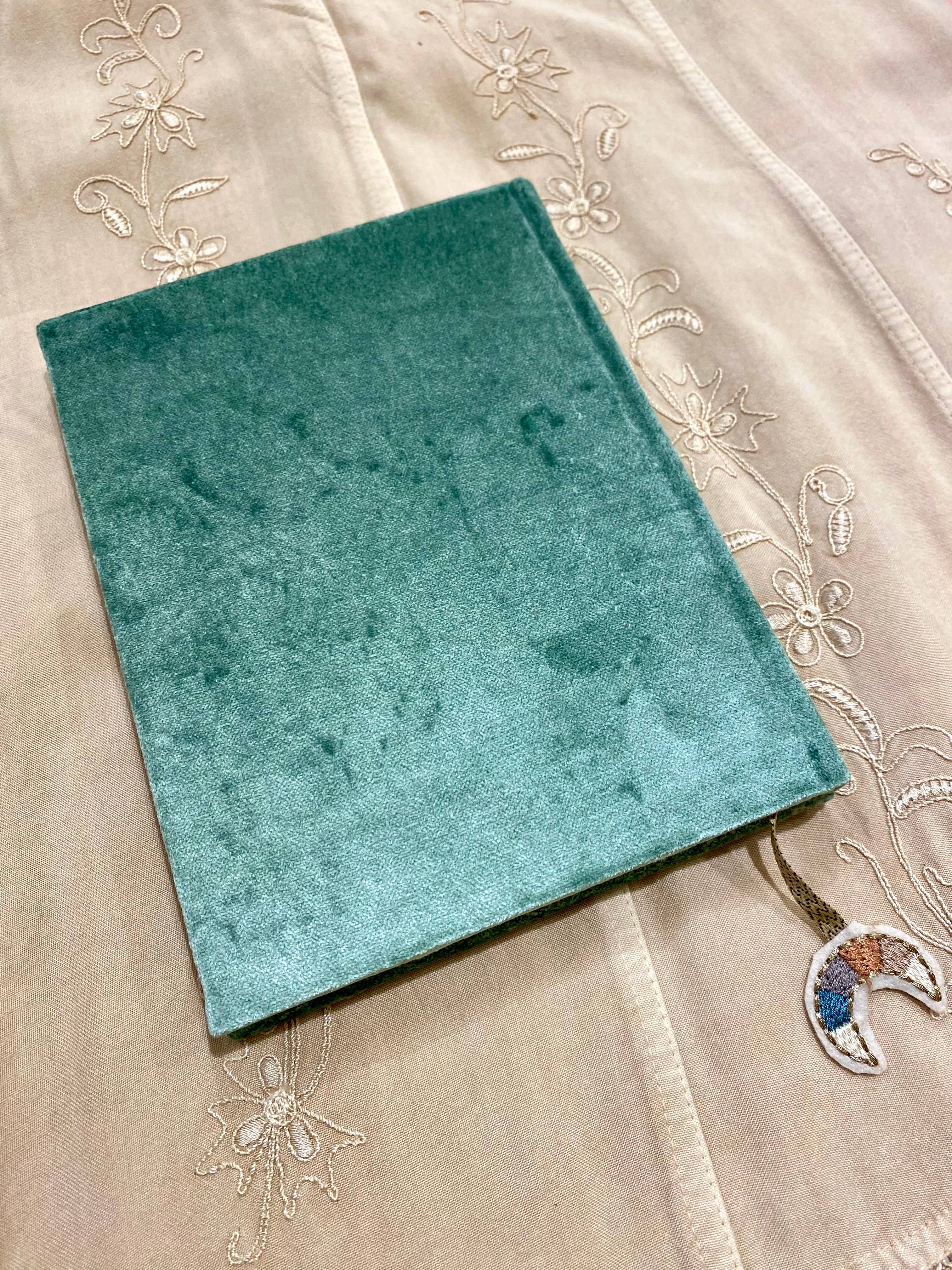 Temple of Treasure - Wholesale Notebook - Fluwelen Kralen Notitieboek Maancycli5