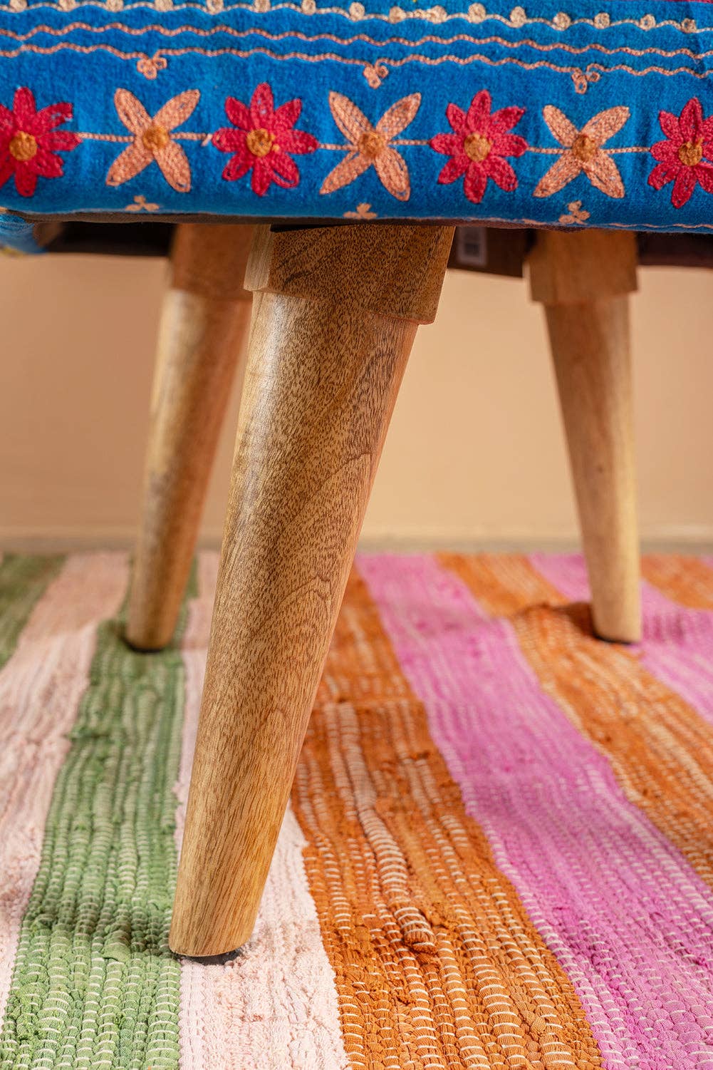 Ian Snow Ltd - Vente Chaises - Fauteuil brodé Cholena6