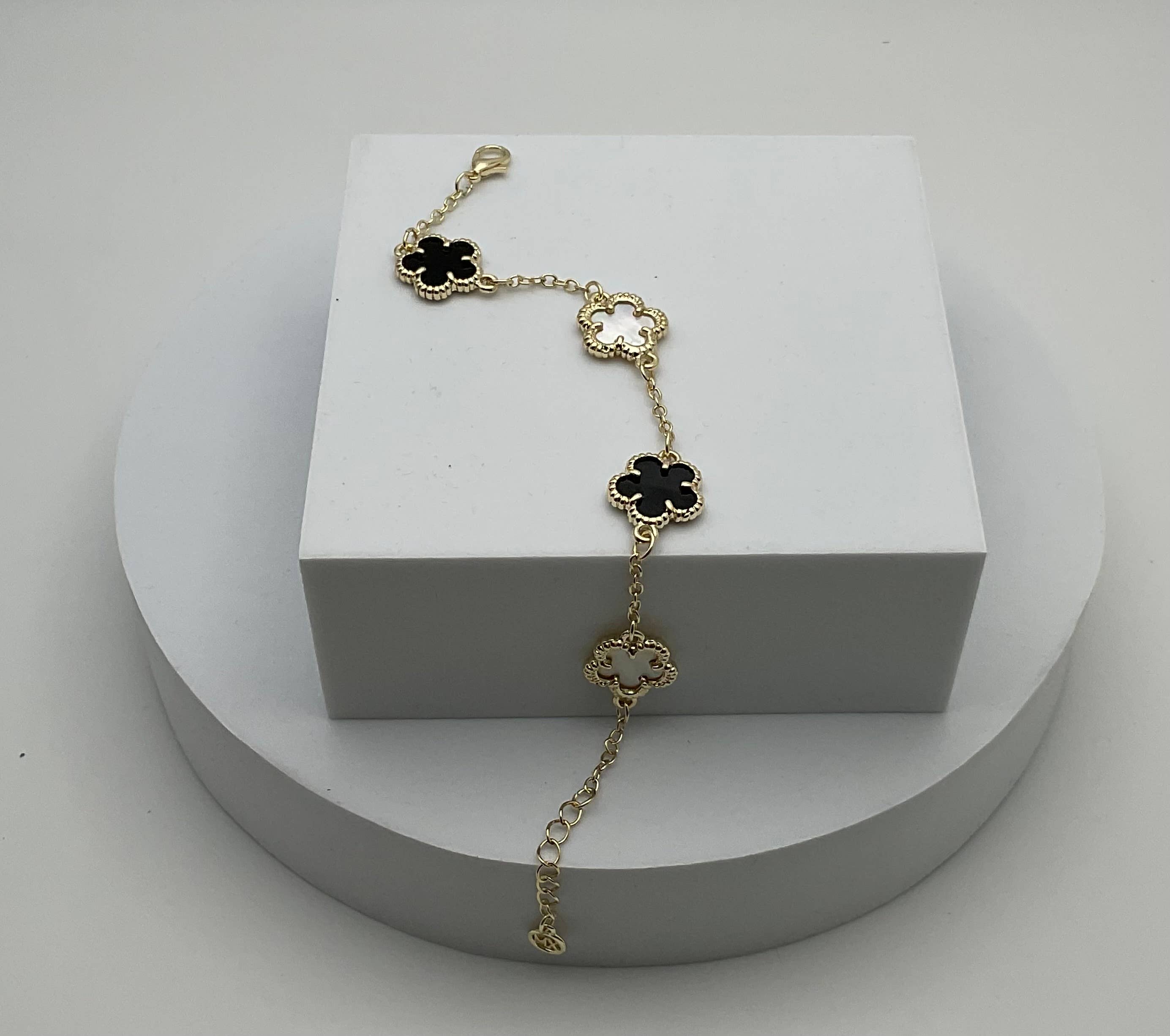 My Best Kept Jewelry – wholesale Charm/dangle bracelet – Assorted Coloured Clover Station Bracelets0