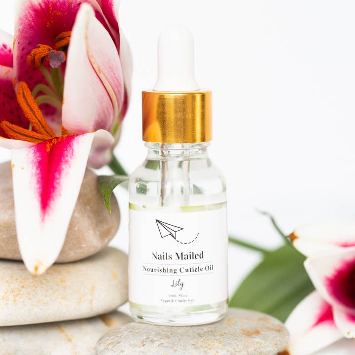 Huile pour cuticules Lily pour la vente par Nails Mailed