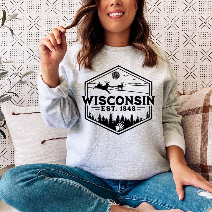 RETRO WISCONSIN BADGE CREWNECK SWEATSHIRT for engroshandel hos Haverly and Co.