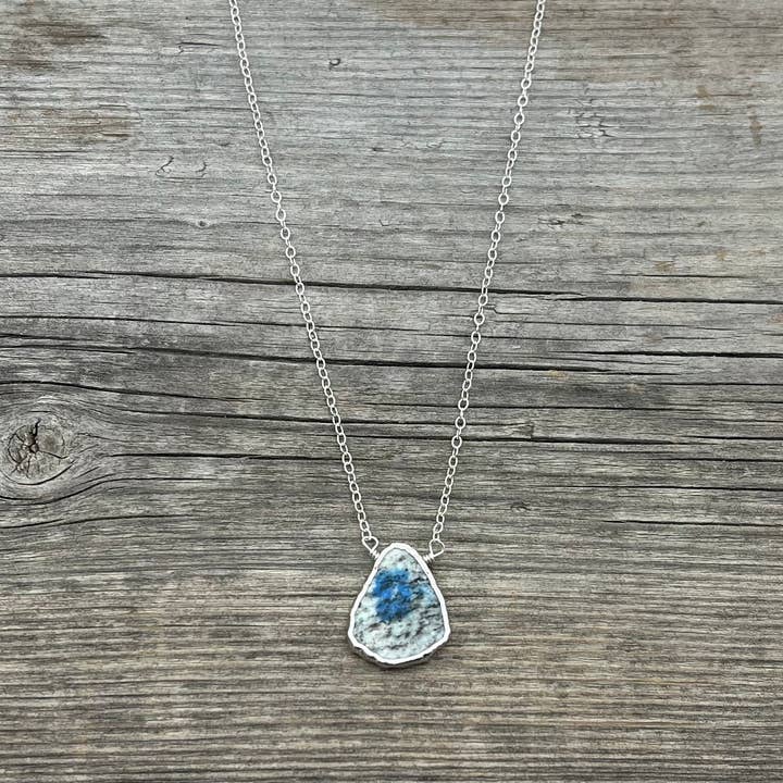 Collier en tranche de pierre précieuse Jasper K2 pour la vente par mercer & jayne