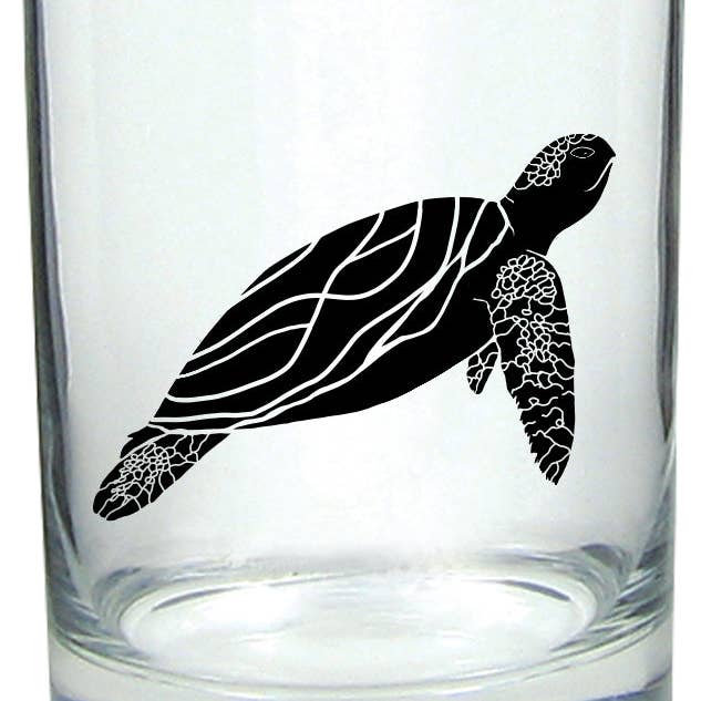 Verre tumbler lowball/rocks 14 oz «Tortue de mer» pour la vente par Salty Raven Glassware