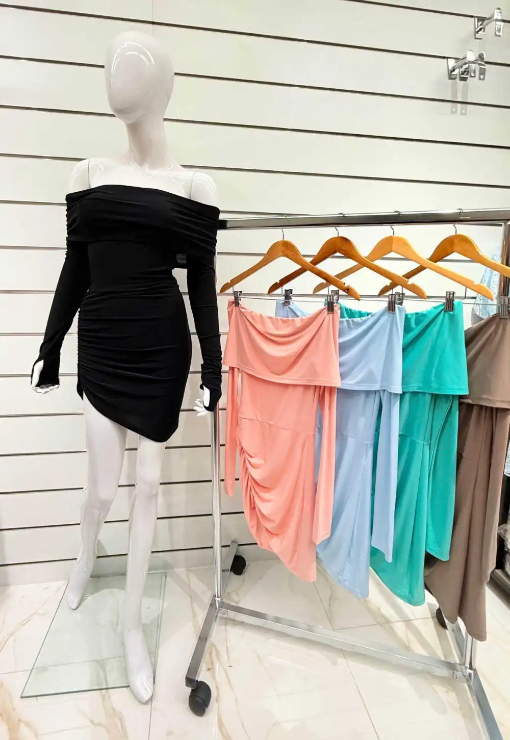 Chilli Girl Collection - Vendita all'ingrosso Vestito - Donna - Vestito corto stile bandeau con maniche a guanto5