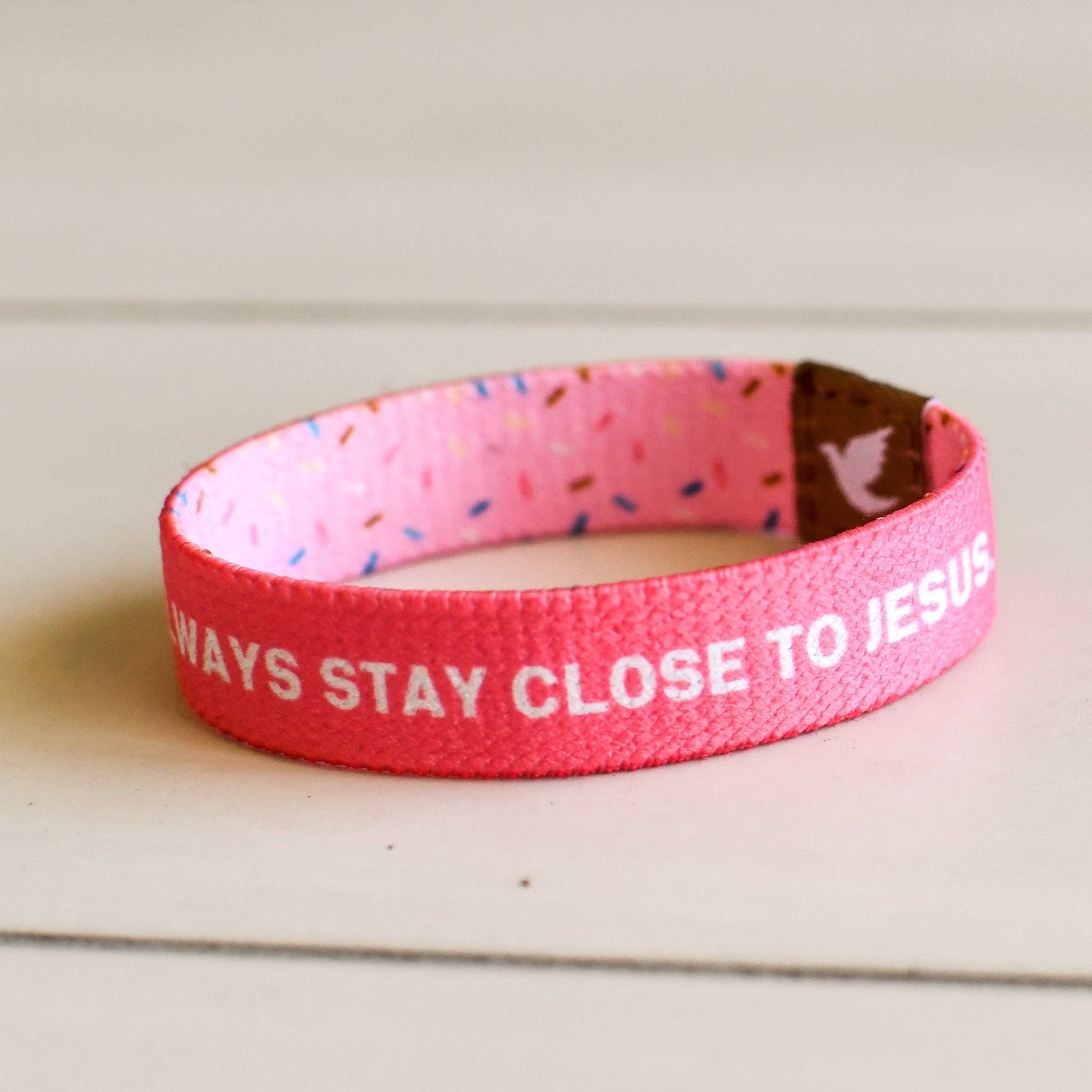 Pink Salt Riot - Vente Bracelet tissé/tressé - Bracelet élastique Kind and Brave Sprinkles pour filles5