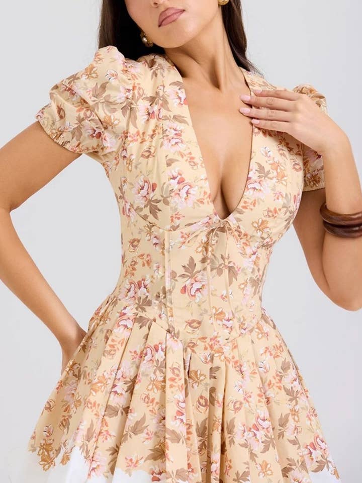 Blommig Klänning med Djup V-ringning och Puffärm Mini DP25C512 för wholesale av Dipped Shop