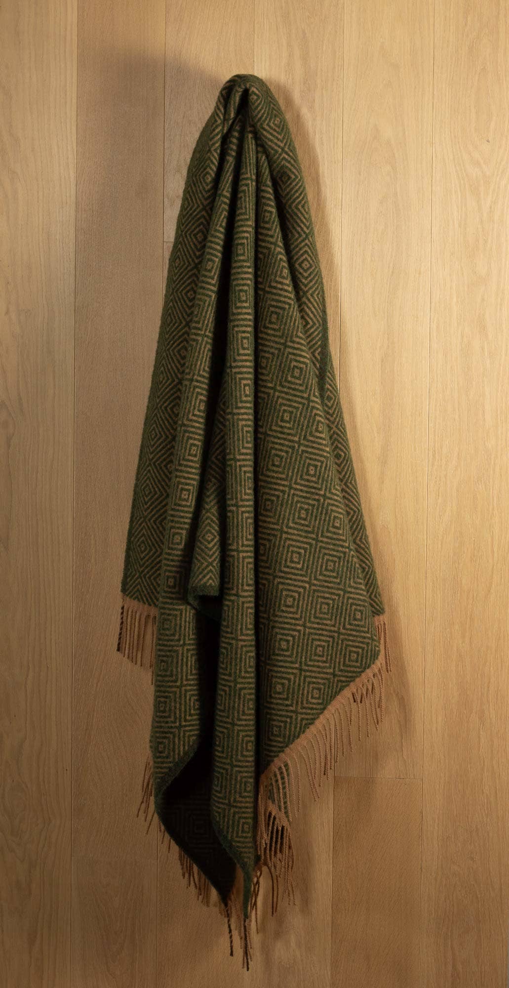 MoST - Wholesale Throw Blanket - Wool Throw Blanket VENEZIA Leaf1