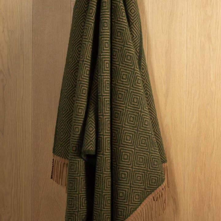 MoST - Wholesale Throw Blanket - Wool Throw Blanket VENEZIA Leaf1