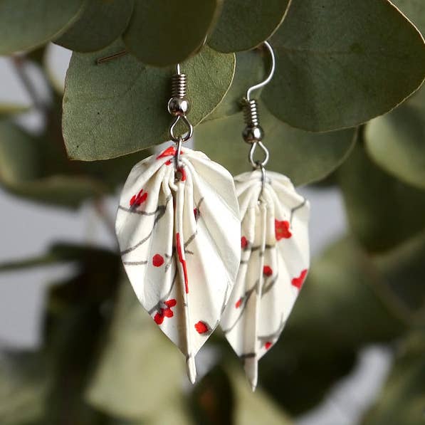 Boucles d'oreilles origami - Petites feuilles - Blanc/fleurs pour la vente par Dix janvier