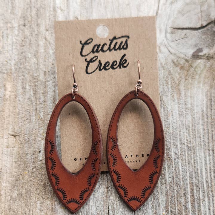 Cocklebur & Co. – Großhandel Ohrhänger – Handgefertigte Lederohrringe „Bailey“1