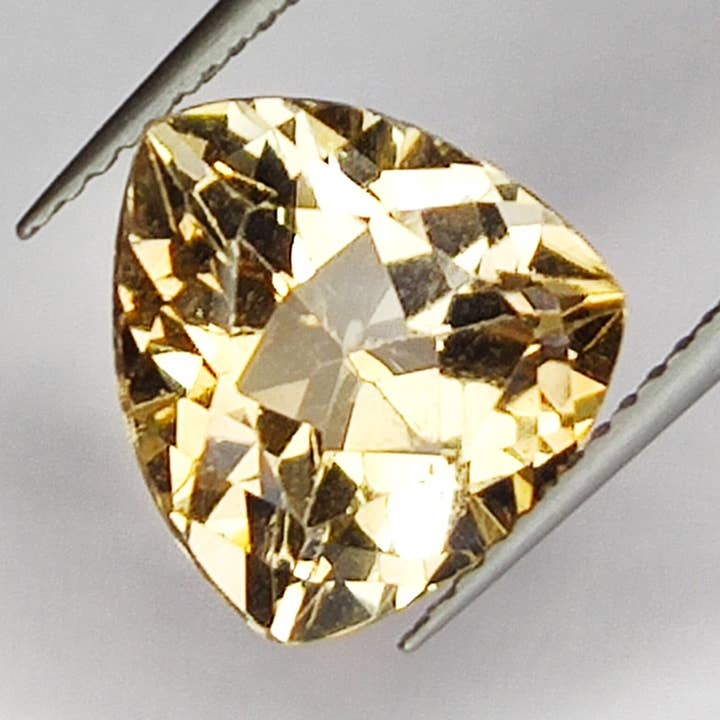 5.73 ct Champagne Topaz Trilliant size 11.3x10.7mm for wholesale by Naturjoya