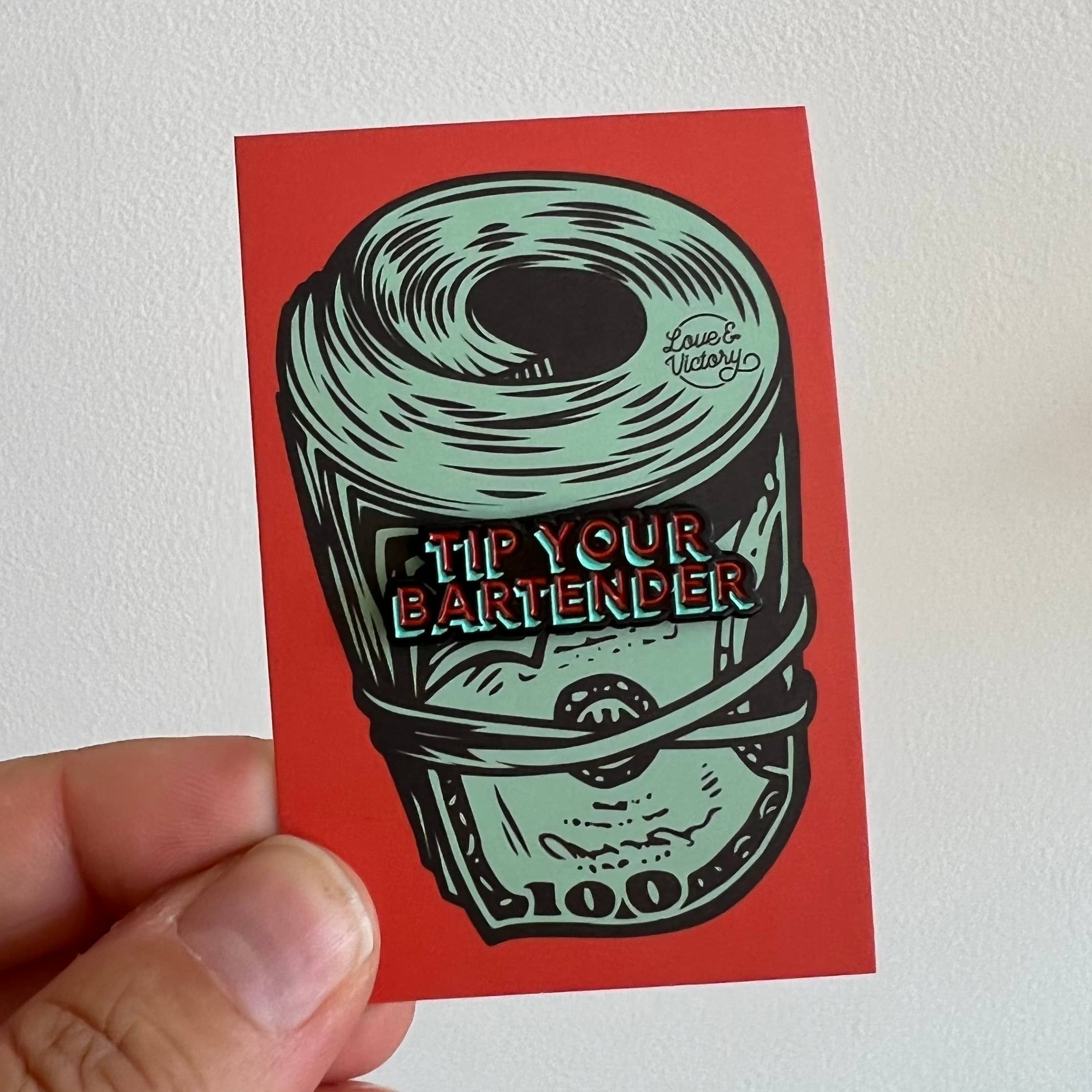 Love & Victory - Vente Épinglettes/boutons - Donnez un pourboire à votre épingle0