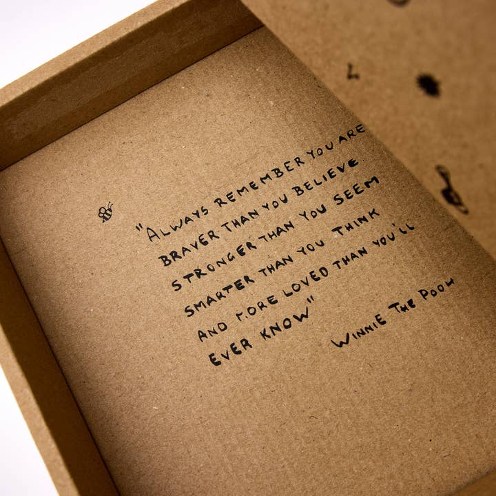 Saga Copenhagen – Großhandel Geschenkset zur Geburt für die Mutter – Baby-Geschenkbox - Hummel - Nachhaltig & Bio