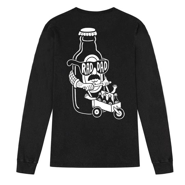 T-shirt à manches longues RAD DAD Beer en noir délavé. pour la vente par Black & Beech