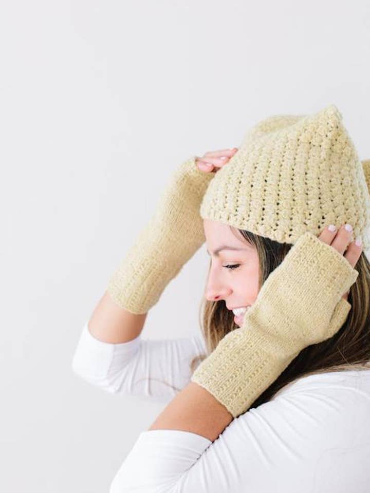 Dorotheé Fingerless Gloves in Organic Merino Wool for wholesale by Handspun Hope