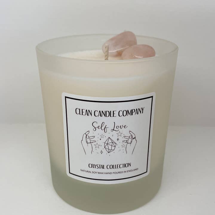 Self Love - Rosenquarz-Kristallkerze aus Sojawachs für den Großhandel von The Clean Candle Company