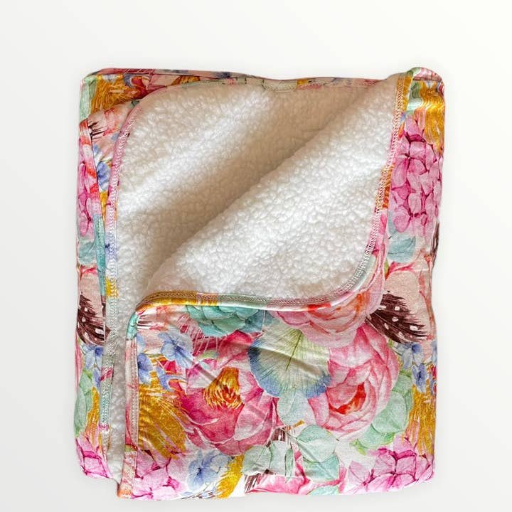 Sherpa « Le jardin secret de la reine » SOFIA Snug-a-Muffle ™️ pour la vente par Snugabutter LLC