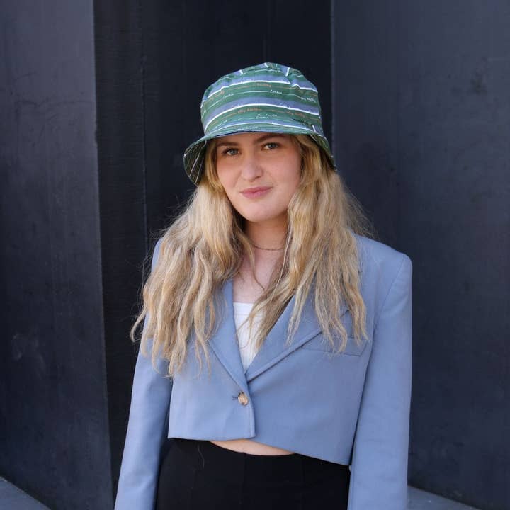 « Restez en bonne santé » - Chapeau seau simple pour la vente par COCHIC