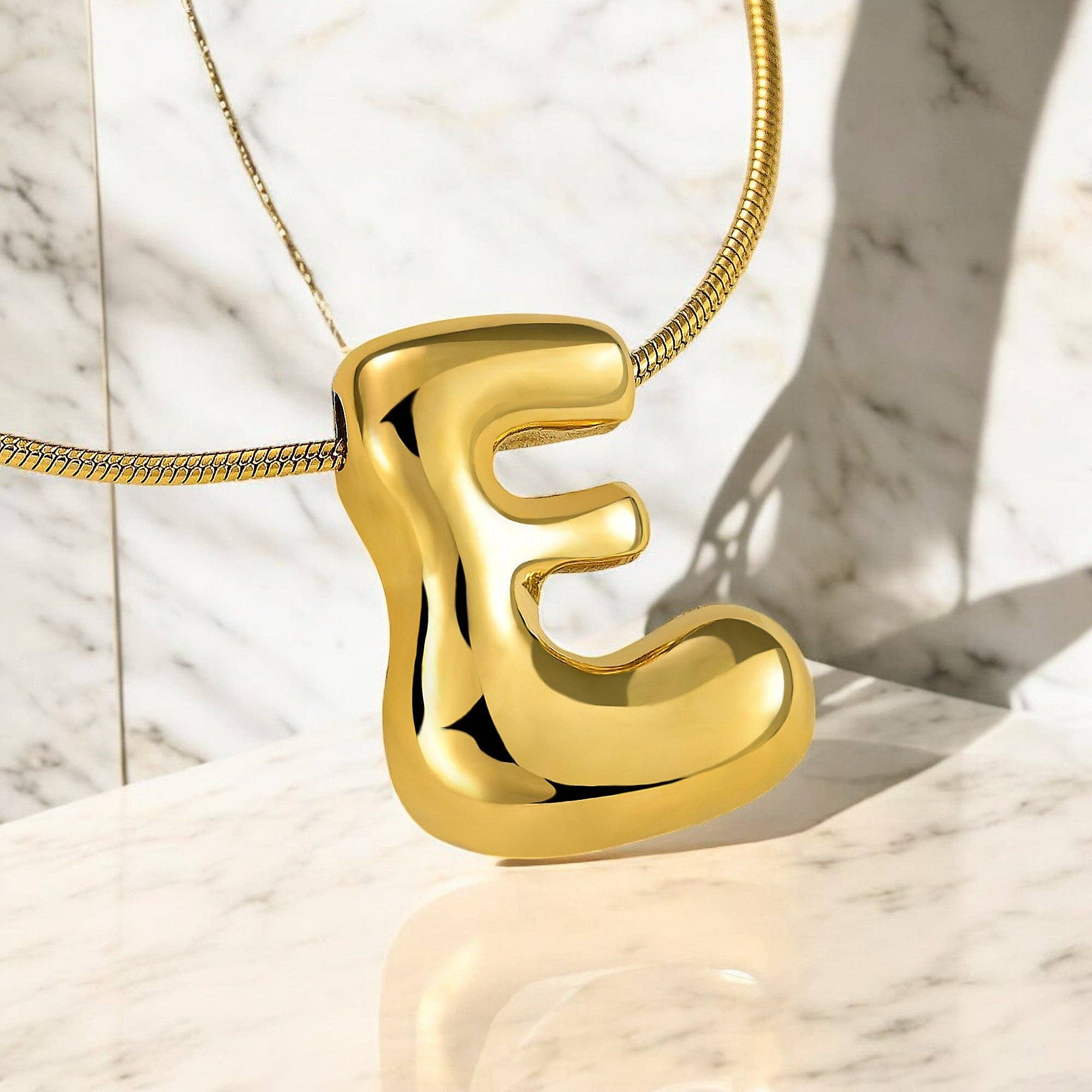 Cape Diablo - Vente Colliers à pendentif - Collier Initiale Lettre Bulle Chute Éclat Doré4