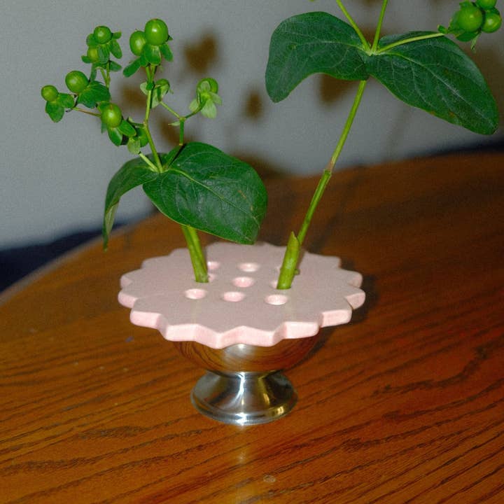 St.Bingo - Wholesale Decorative tabletop object - Sunshine Flower Frog - Pink0