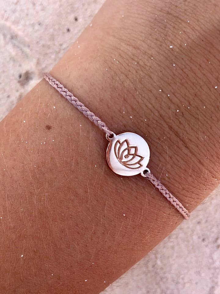 LOTUS - Om Schmuck Energie heilendes Armband für den Großhandel von Namaste Bracelets