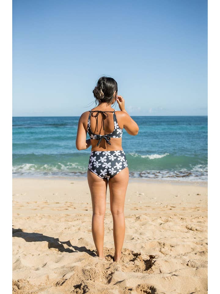 Plumeria nera Bikini da donna separa in Plumeria nera in vendita all'ingrosso su Faire2