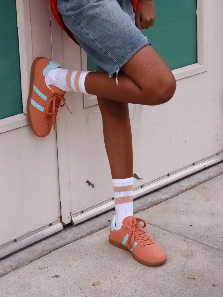 Lemonade Shoes – Großhandel Lifestyle-Sneaker – Damen – HUCKLE Tennisschuh mit kontrastierenden Streifen in kräftigen Farben16