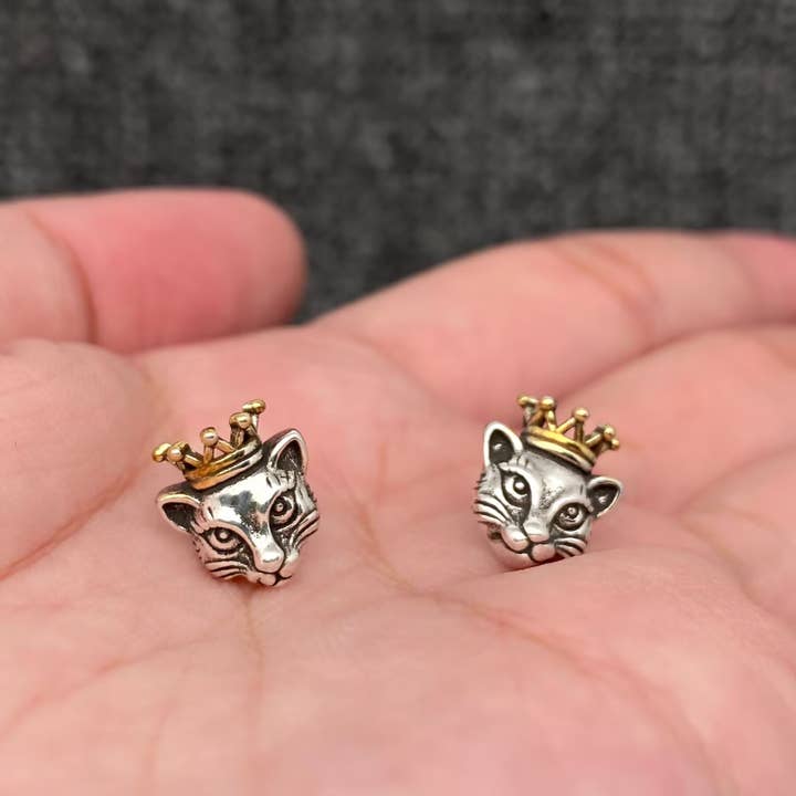 Mio Queena - Wholesale Stud/Post Earrings - Cats with Crown Silver Plated Ear Studs