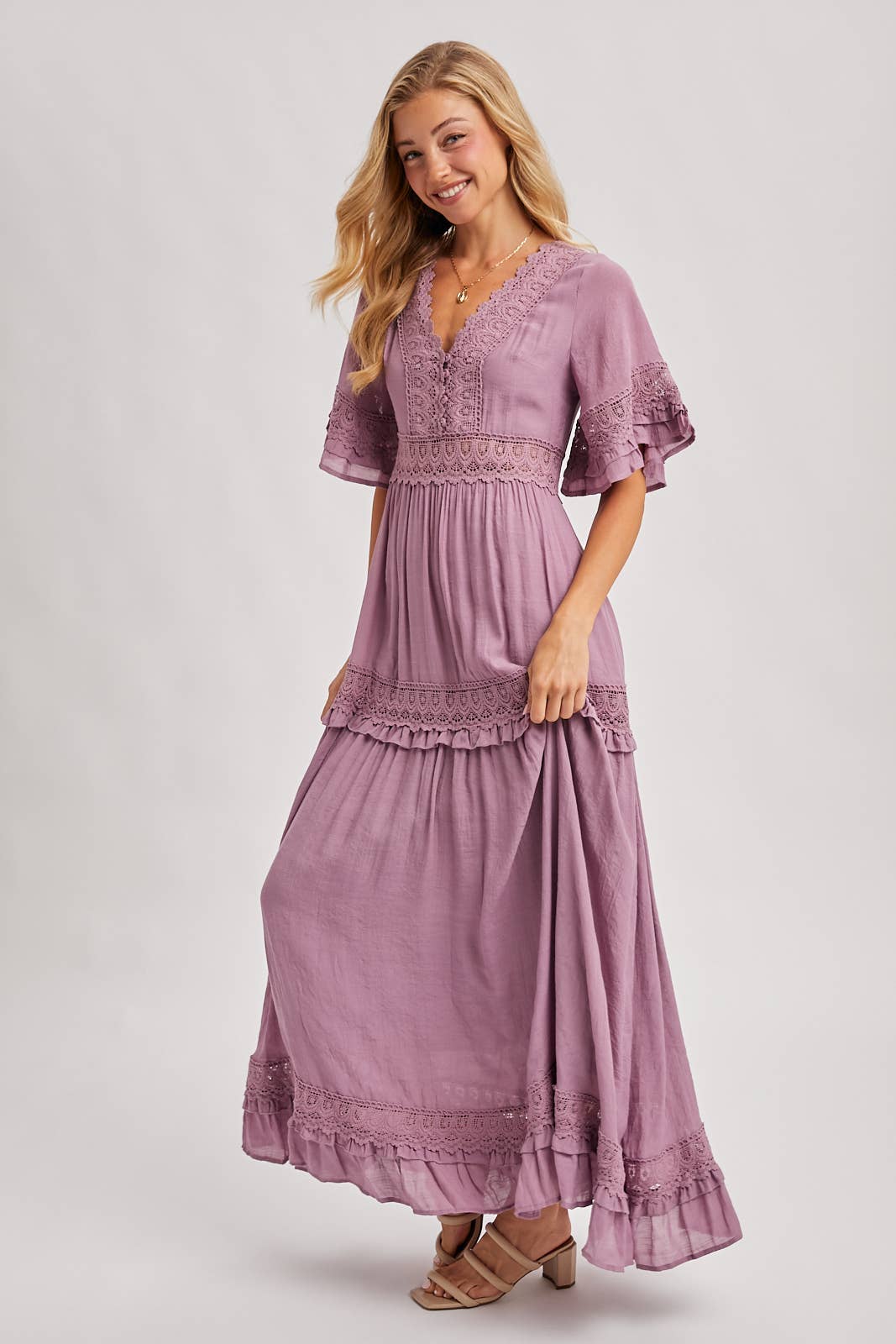 Bluivy – Großhandel Kleid – Damen – Maxikleid mit V-Ausschnitt und Spitzenbesatz18