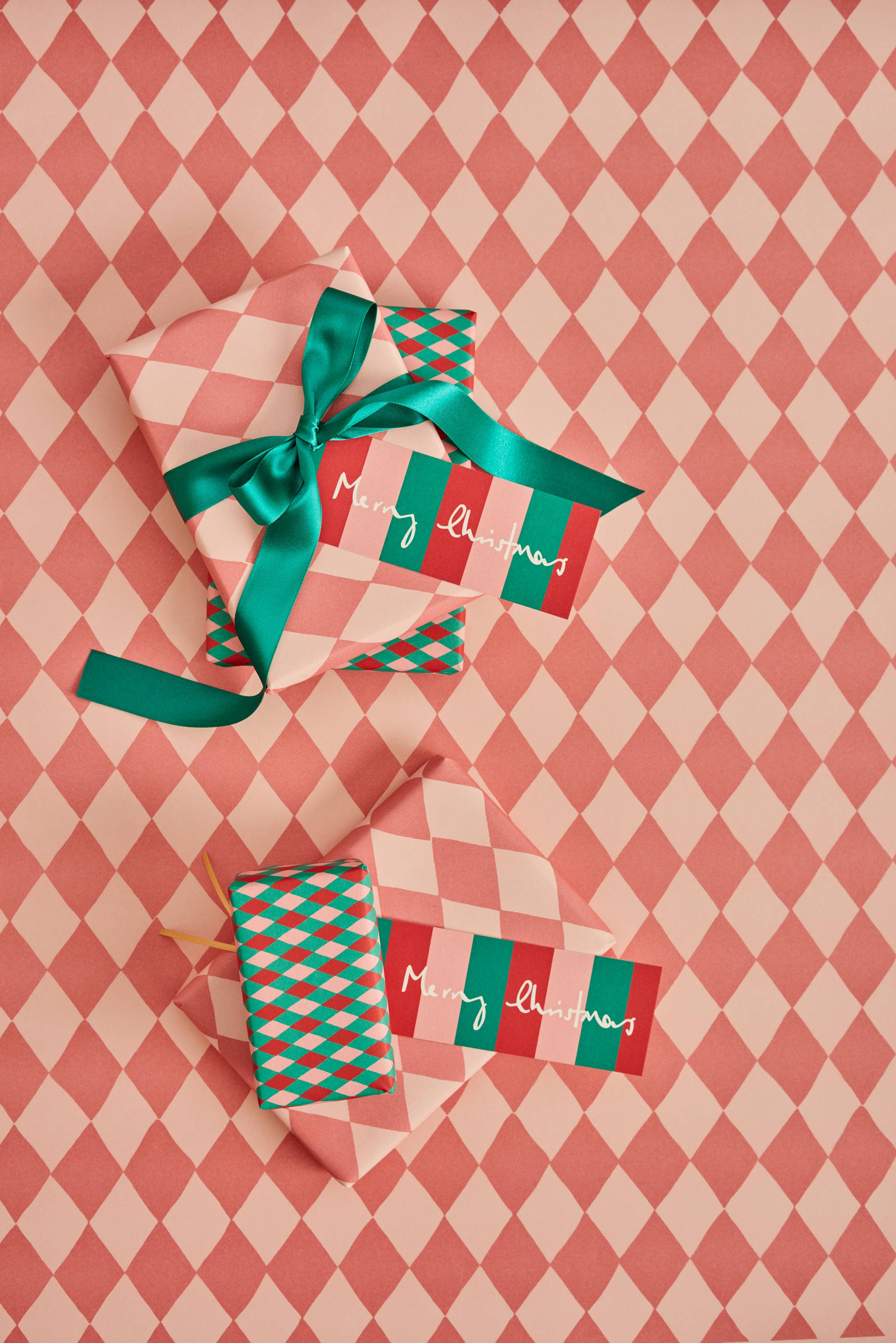 Heather Evelyn – wholesale Flat wrap – Harlequin Pink Gift Wrap1