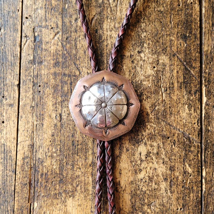 Bouton de Peyotl Bolo pour la vente par Hampui Hats